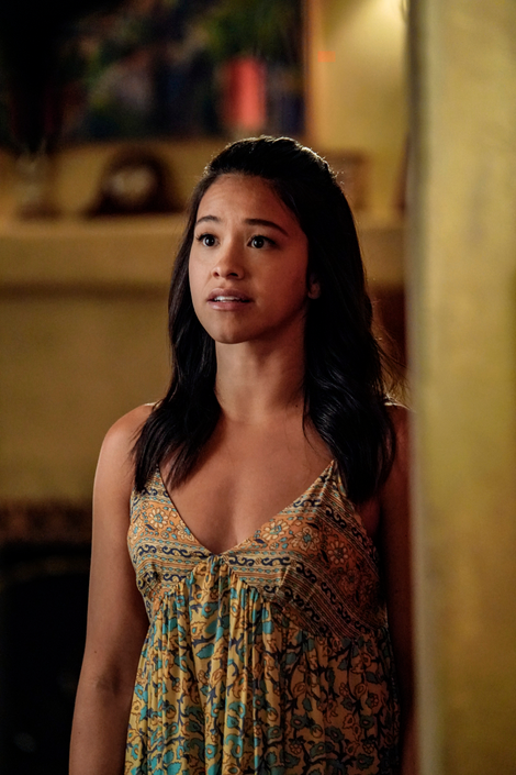 Illustration for article titled Jane The Virgin soars with compelling personal dynamics and political commentary